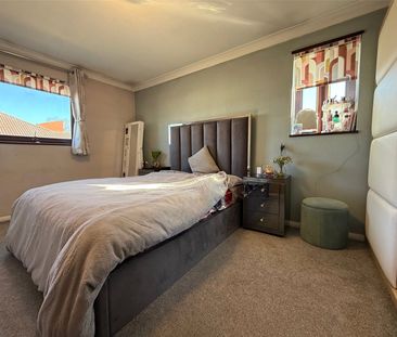 Bruntile Close, Farnborough, Hampshire, GU14 - Photo 5