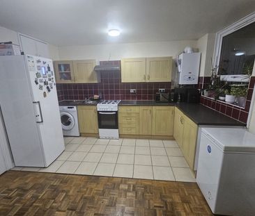 2 Bed Flat, Redbridge Lane East, IG4 - Photo 6