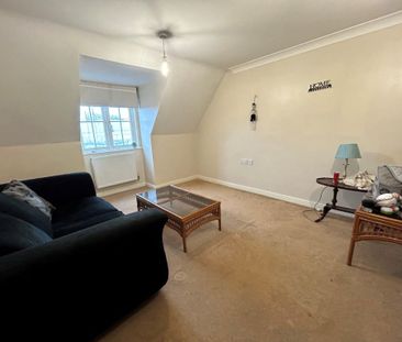 1 Bedroom Flat / Apartment - High Street, Selsey - Photo 1