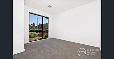 Stylish 2-Bedroom Living in The Fabric with park views - Photo 3