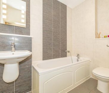 2 bedroom flat to rent - Photo 6