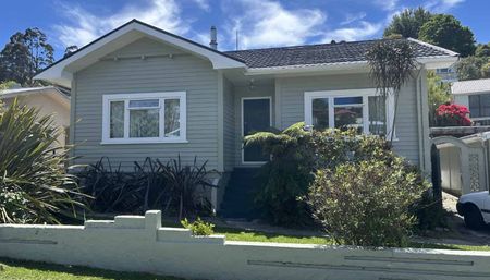 Spacious & Warm 3 Bedroom Family Home - Photo 4