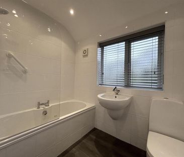 3 bedroom semi-detached house to rent - Photo 6