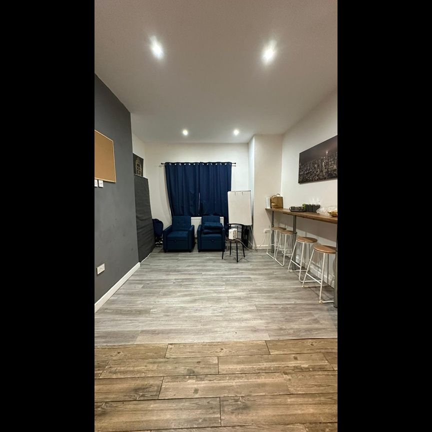 4 Bed Terraced House, Berkeley Avenue, M14 - Photo 1