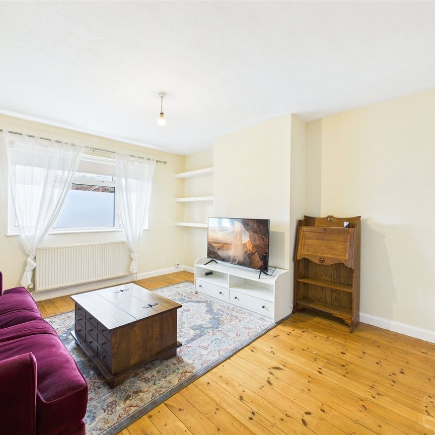 Jubilee Close, Hampton Wick, KT1, Kingston Upon Thames - Photo 1