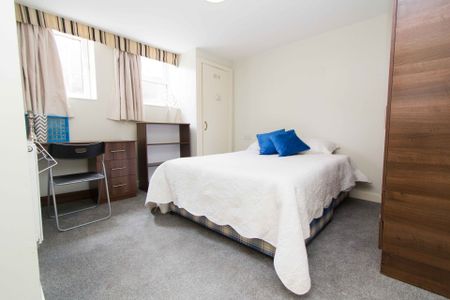 Flat 1, 32 BRUDENELL AVENUE Leeds - LS6 1HD - Photo 3