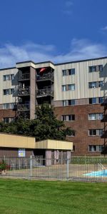 GRAND 4 ½ UNITÉ DE COIN À CHARLESBOURG - AU DERNIER ÉTAGE 1365$/MOIS TOUT INCLUS! POUR JUILLET - Photo 4