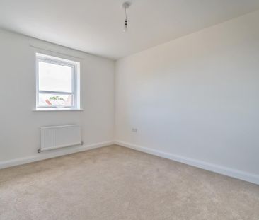 4 bedroom detached house to rent - Photo 2