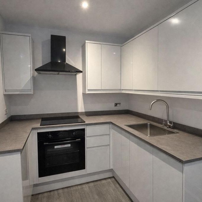 2 bedroom block of apartments to rent - Photo 1