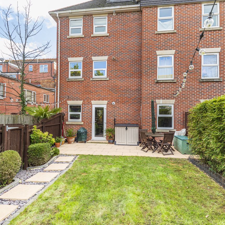 2 bed flat to rent in Owls Road, Bournemouth, BH5 - Photo 1