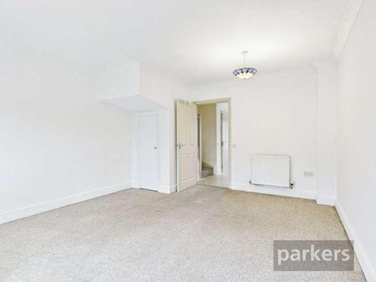 Chamberlain Close, Carterton, Oxfordshire, OX18 - Photo 1