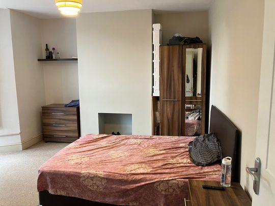 1 bed house / flat share to rent in South Street - Photo 1