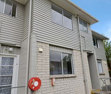 5 Minute Stroll to Upper Hutt City Centre - Photo 6