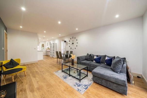 2 bedroom flat to rent - Photo 1