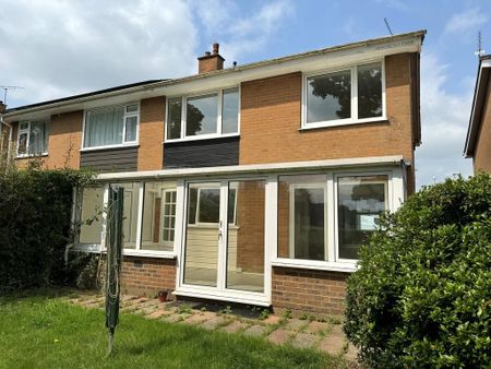 4 bedroom semi-detached house to rent - Photo 3