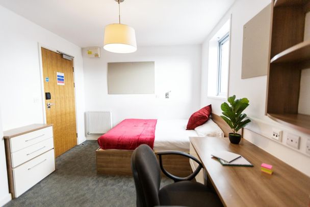 Studio Flat, Holloway Road, N7 - Photo 1
