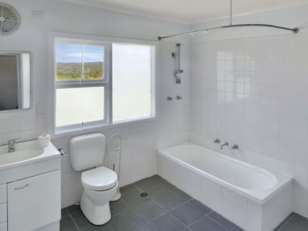 1000A Woy Woy Road, Woy Woy Bay NSW 2256 - House For Rent | Domain - Photo 4