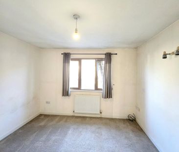 3 bedroom end of terrace house to rent - Photo 2