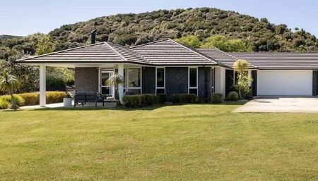 Charming 4BR Home in Pyes Pa - Photo 4