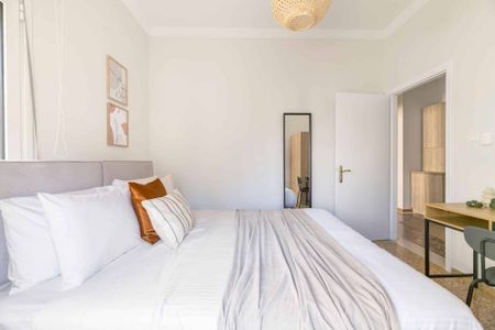 Astounding 2BR Apartment in Marousi - Photo 4