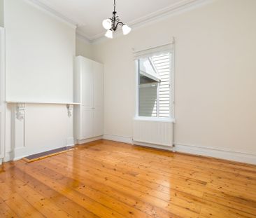 Light And Bright Victorian Beauty - Photo 3