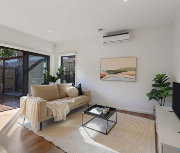 'Modern, Low Maintenance Villa that's Well Located' - For Lease - Photo 6