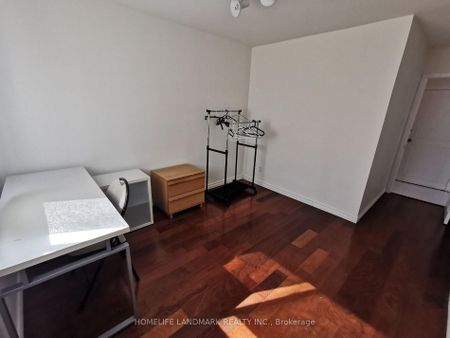 For Lease - 84 Harrington Crescent Unit# Middle, Toronto, Ontario - Photo 3