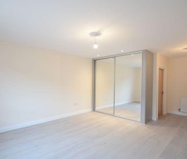 3 bedroom flat to rent - Photo 3