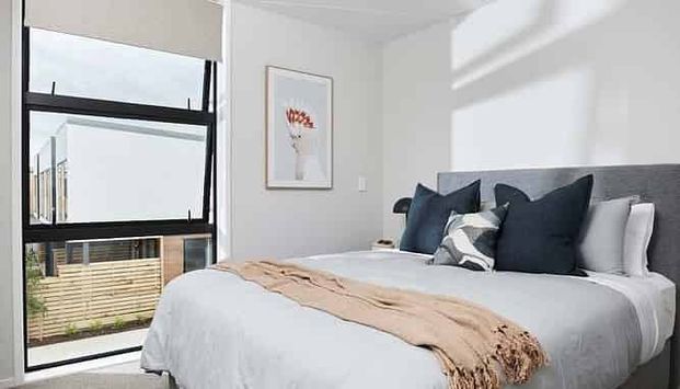 Stylish, and ready to move in - Photo 1