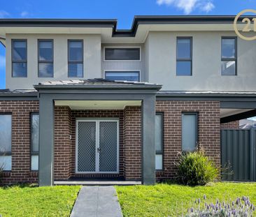 Beautiful, Modern & Spacious Townhouse! - Photo 2