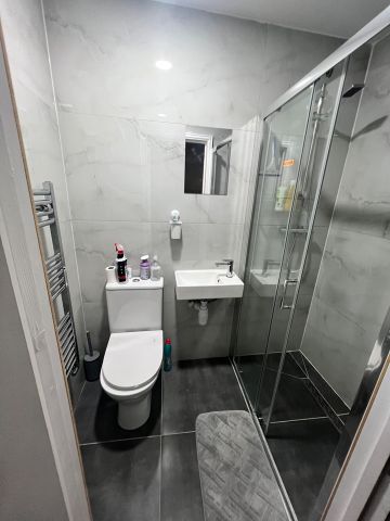 Studio Flat, Princess Avenue, N13 - Photo 4