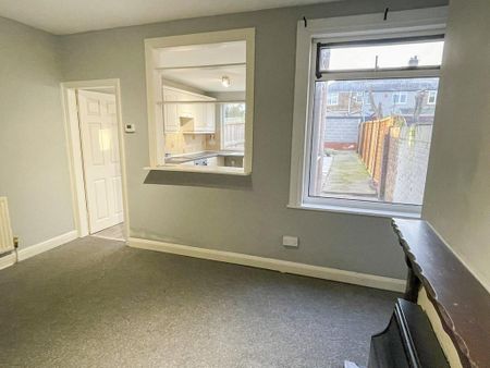 3 bedroom terraced house to rent - Photo 2