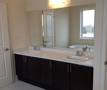 For Lease - 64 Cayton Crescent, Bradford West Gwillimbury, Ontario - Photo 6