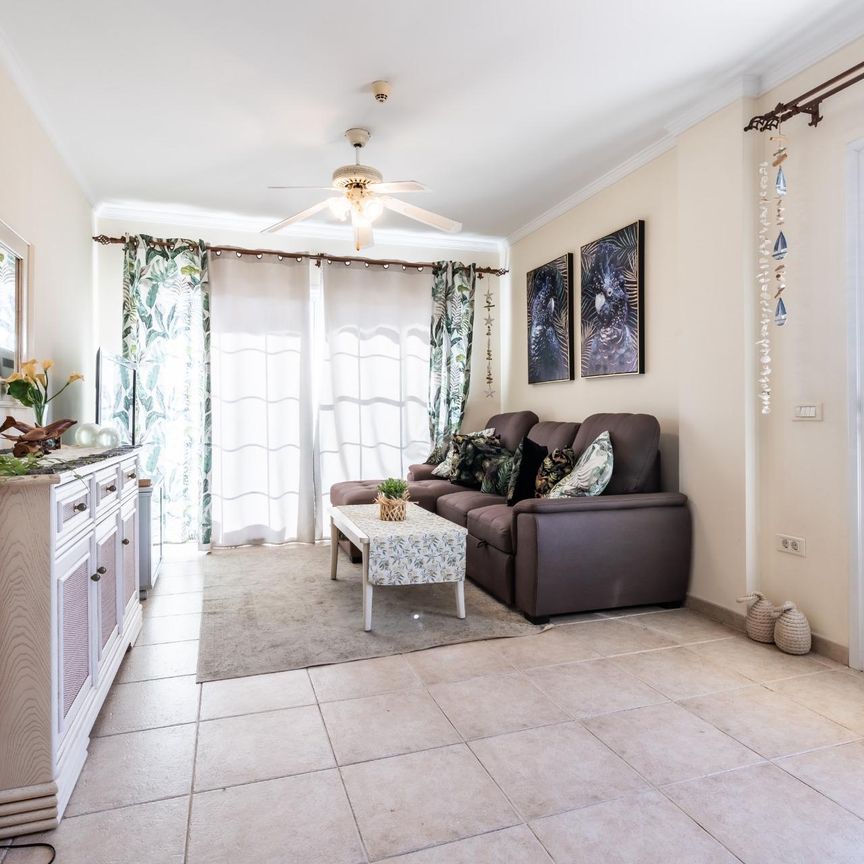 Apartamento con terraza y vistas en Los Cristianos – 0067-04600 - Photo 1