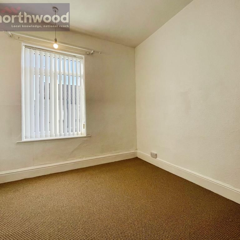 4 bedroom semi-detached house to rent - Photo 1