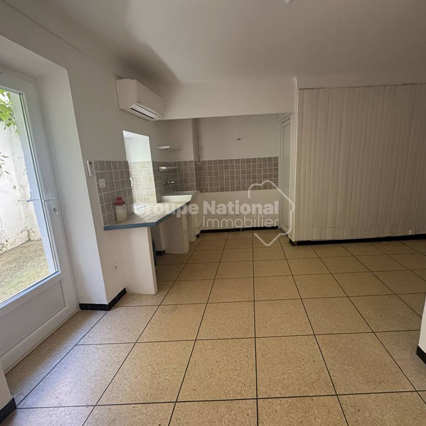 PETIT T2 - RUE DE L'AGNEAU ARLES, - Photo 1