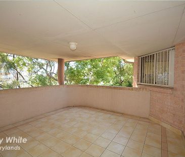 Minutes walk to everything!! - Photo 4