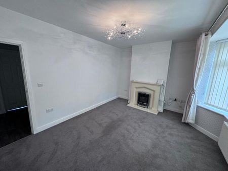 4 bedroom semi-detached house to rent - Photo 3