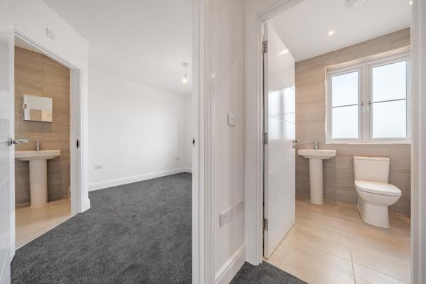 3 bedroom semi-detached house to rent - Photo 1