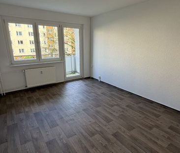 Instandgesetzte 2-Raumwohnung mit Balkon! - Foto 1