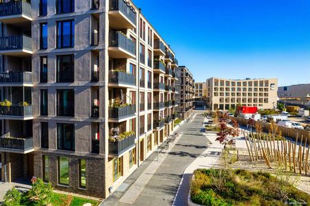 Moderne 2-Zi.-Wohnung am Wasser mit großer Loggia und durchdachtem Grundriss - Photo 2