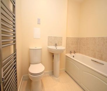 2 bed flat to rent in The Junction, Slough, SL2 - Photo 6