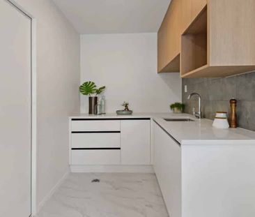 Private Self-Contained Studio in Modern Townhouse - Photo 2