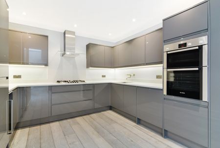 2 Bedroom Apartment, Earlham Street, Covent Garden, WC2H - Photo 4