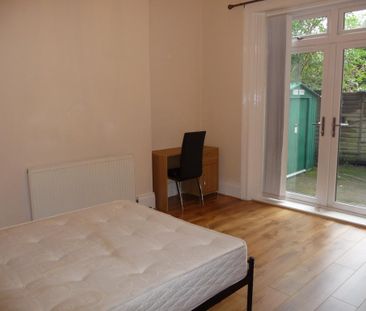 6 bedroom semi-detached house to rent - Photo 2