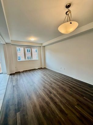 For Lease - 9 Vinewood Crescent, Barrie, Ontario - Photo 1