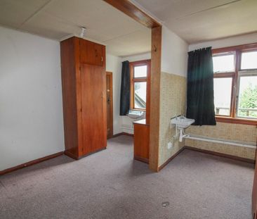 The Attic - Character 6 Bedroom Flat in Historic Building for 2026 - Photo 4