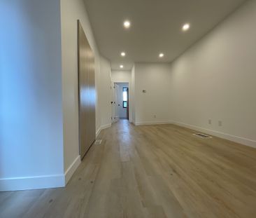 For Lease - 1821 Davenport Road Unit# Main, Toronto, Ontario - Photo 2