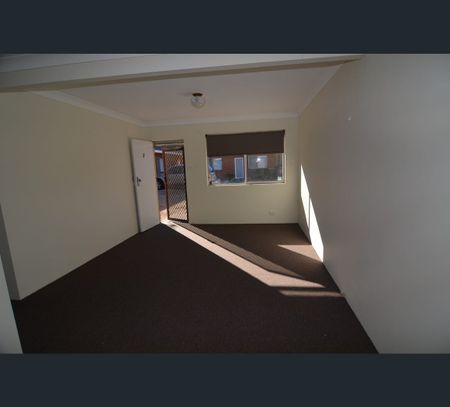2/28 Union Street, Lithgow, NSW 2790 - Photo 3