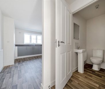 3 bedroom semi-detached house to rent - Photo 5